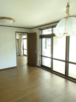 【居間・リビング】 | 鳥取市国府町新町１丁目中古戸建て