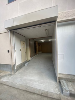 【エントランス】 | 南塚口町倉庫・事務所 | 電動シャッターつき