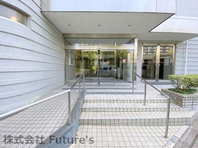 パークフィールドみさと　3街区2号館のエントランス|オートロック・管理人さんが常駐で安心です