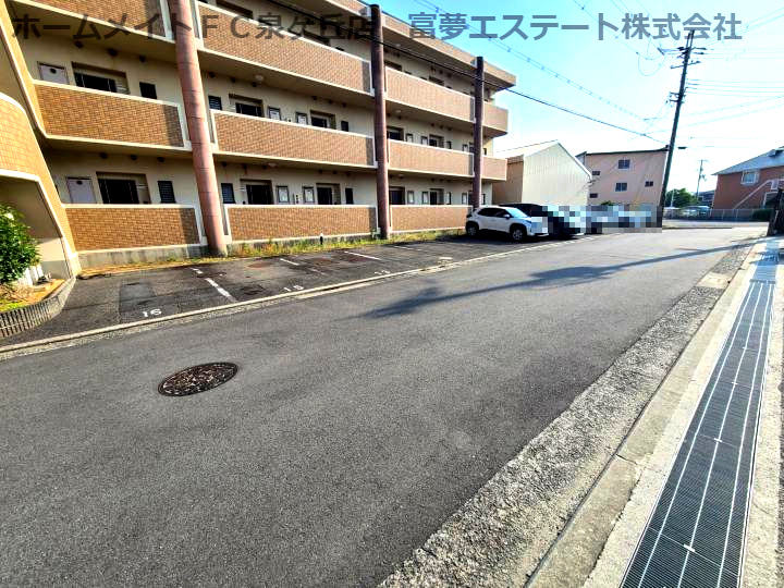 スプルース泉ヶ丘Ⅱの駐車場