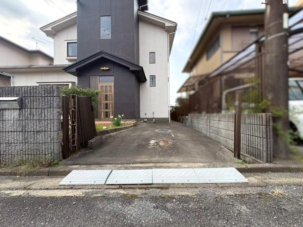 紀の川市粉河　中古戸建の駐車場