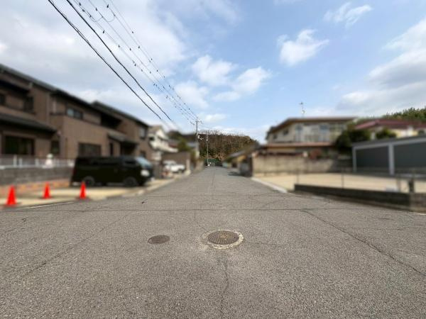 紀の川市粉河　中古戸建の前面道路含む現地写真