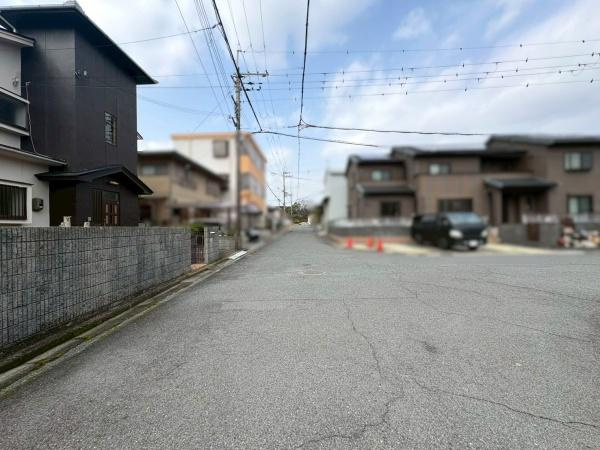 紀の川市粉河　中古戸建の前面道路含む現地写真