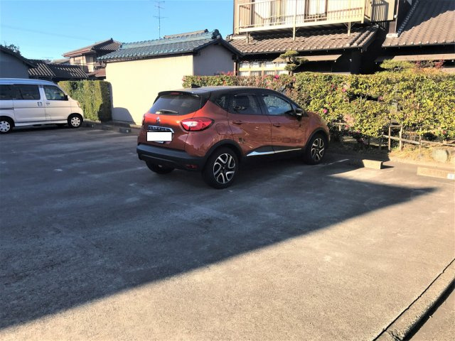 ヴェールミリュウの駐車場