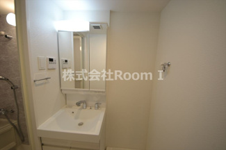 【独立洗面台】 | S-RESIDENCE堺筋本町Uno | 広い洗面スペース