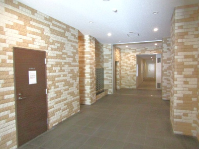 【エントランス】 | アーバンパレス甲府丸の内203号室 | 毎日通るエントランスはこのようになっています