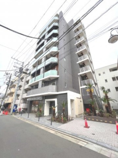 【外観】 | 【 Appearance 】
その壮大な佇まいは、居住者の健やかな生活をしっかりと守ってくれています。ここで過ごした日々の思い出は、かけがえのない宝物になります。