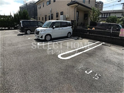 【駐車場】 | ルミナスハイツＮ | 駐車場に車を止められます