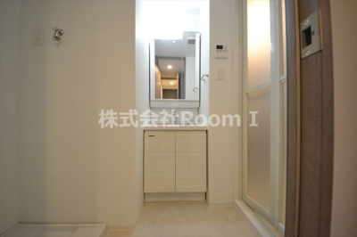 【洗面所】 | S-RESIDENCE堺筋本町Deux | 明るい洗面所です