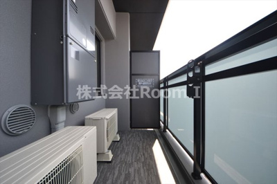 【バルコニー】 | S-RESIDENCE堺筋本町Deux | 外からの目が気にならないバルコニーで洗濯物が干せます