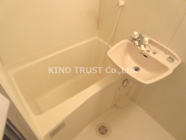 フローラルステージ同心町の洗面所|コンパクトで使いやすいお風呂です