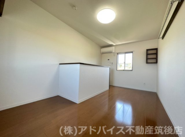 久留米市三潴町西牟田のアパートの洋室