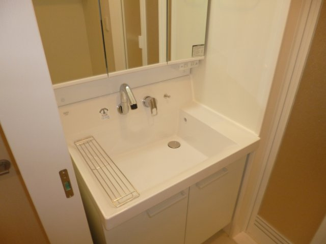 瀬戸内ハウジングⅤの独立洗面台|洗髪洗面化粧台