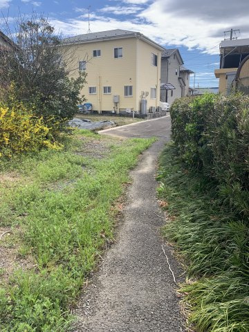 土地　足近町直道の周辺|西道路と堤防への道
