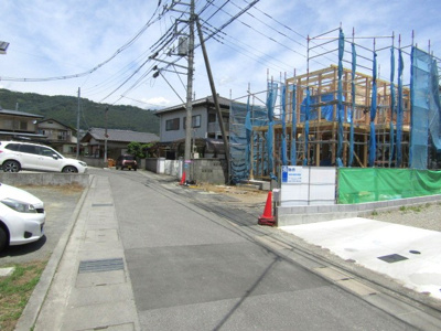 【前面道路含む現地写真】 | ブルーミングガーデン　甲斐市島上条 | 前面道路含む現地写真です