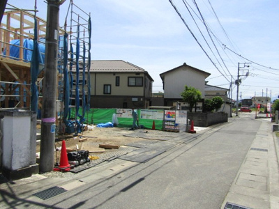【前面道路含む現地写真】 | ブルーミングガーデン　甲斐市島上条 | 前面道路含む現地写真です