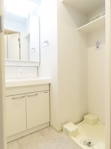 大阪市淀川区十三本町１丁目の賃貸マンションの洗面所