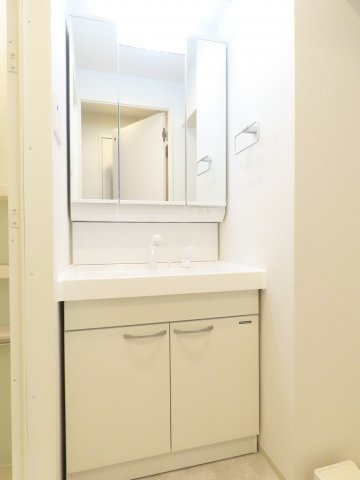 大阪市淀川区十三本町１丁目の賃貸マンションの独立洗面台