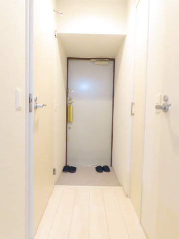大阪市淀川区十三本町１丁目の賃貸マンションの玄関