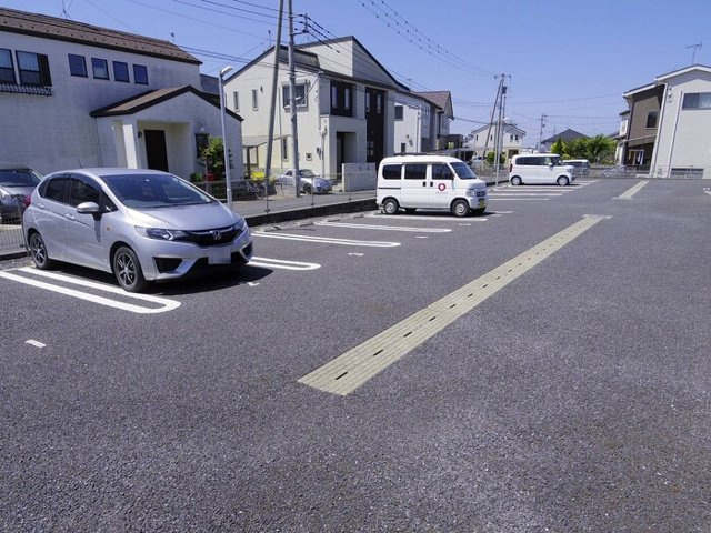 エミネンス Bの駐車場
