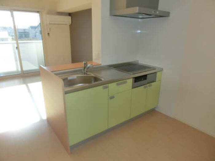 エミネンス Bのキッチン|カウンターキッチン(IHｸｯｷﾝｸﾞﾋｰﾀｰ付)