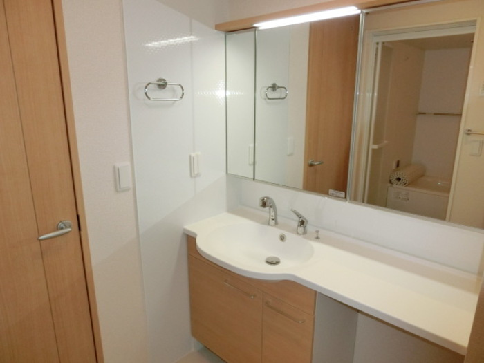 エミネンス Bの独立洗面台|大型洗面化粧台