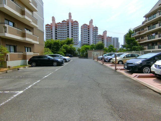 ガーデンコート和泉中央の駐車場