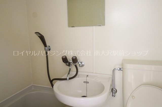 ☆洗面台には鏡付き☆