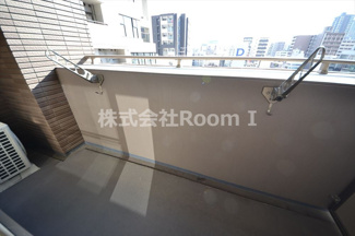 【バルコニー】 | カスタリア堺筋本町 | 開放的で明るい空間を演出してくれるバルコニーです