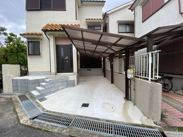 青葉丘貸家の駐車場