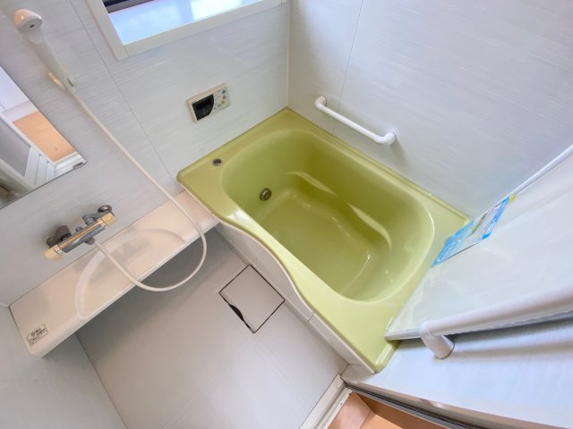 青葉丘貸家の浴室