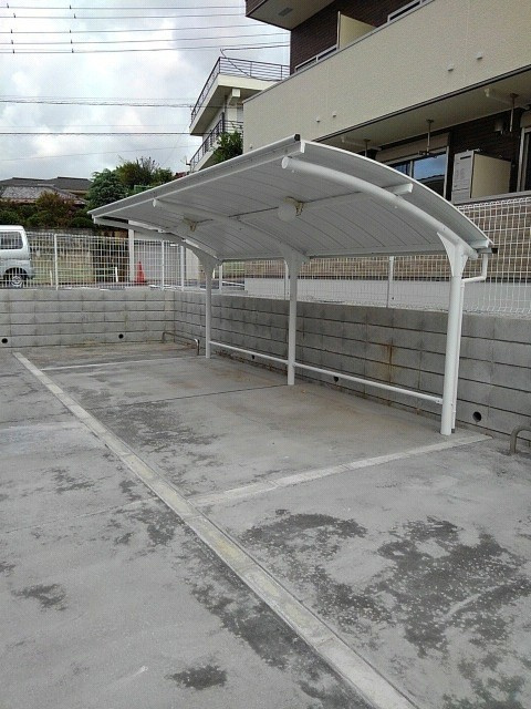 フォンターナ・コリーナの駐車場