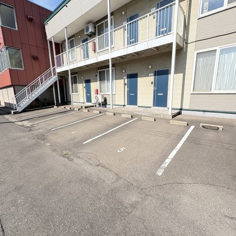 メゾンシエナⅡの駐車場