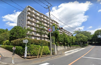 【外観】 | 椿峰ニュータウン62街区1号棟 | 南道路に付き日当たり良好です♪
前面棟がないため、開放的です♪