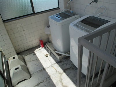 【エントランス】 | ハイツプリメーロ | 自由に使える洗濯機です