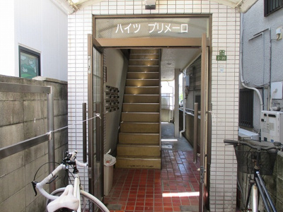 【エントランス】 | ハイツプリメーロ | エントランス前は屋根有なので雨の日も安心です