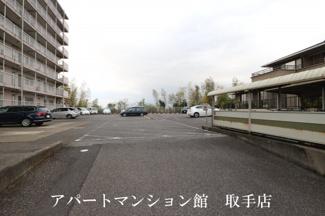 【駐車場】
