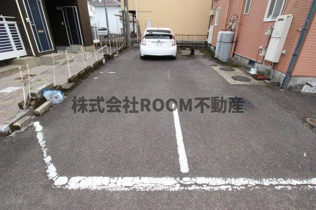 メゾンユウの駐車場