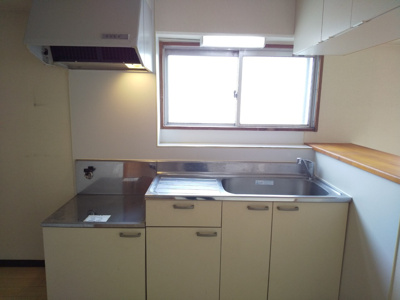 【キッチン】 | REステートビル | コンパクトなキッチンで掃除もラクラク