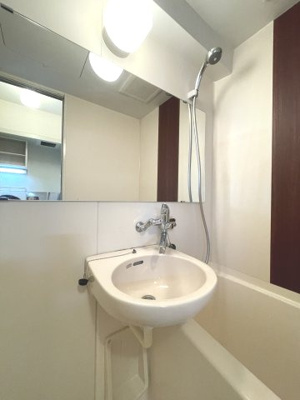 【洗面所】 | モーニングサンヒルズ | 浴室内の洗面台です