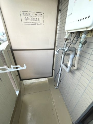 【設備】 | モーニングサンヒルズ | 室外洗濯機置き場です