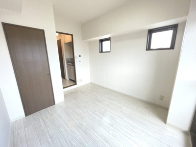 【居間・リビング】 | モーニングサンヒルズ | 明るいお部屋です