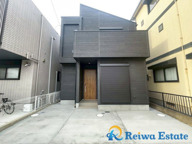 新築戸建　茅ヶ崎市今宿の外観|ご家族分の自転車を駐輪したり、来客用の駐車スペースとしてもお使いいただけます。