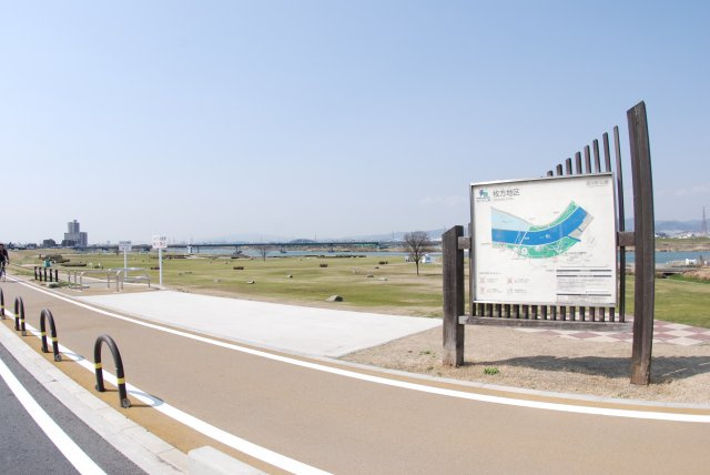 リバティパーク枚方　C棟の周辺|淀川河川敷公園