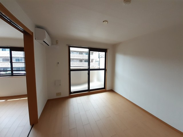 パイン・ヒルズ参番館の居間・リビング