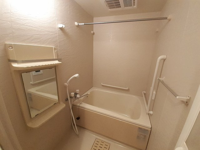 パイン・ヒルズ参番館の浴室