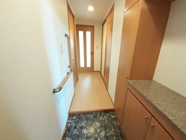 パイン・ヒルズ参番館の玄関