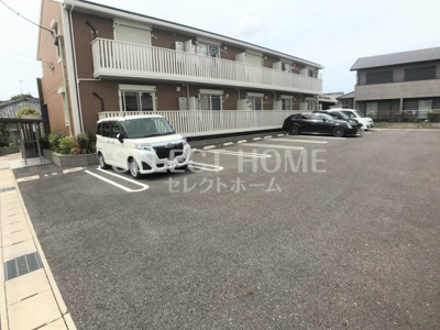 【駐車場】 | シャトレ | 駐車場に車を止められます