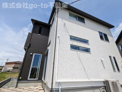 【外観】 | 明石市大久保町西脇 | パナソニック太陽光発電システム完備(2022年発電実績163,031円/年)