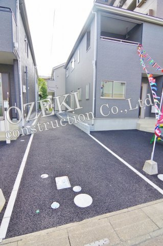 越谷市袋山新築戸建て 地震の揺れを吸収する家QUIE-クワイエ-の駐車場